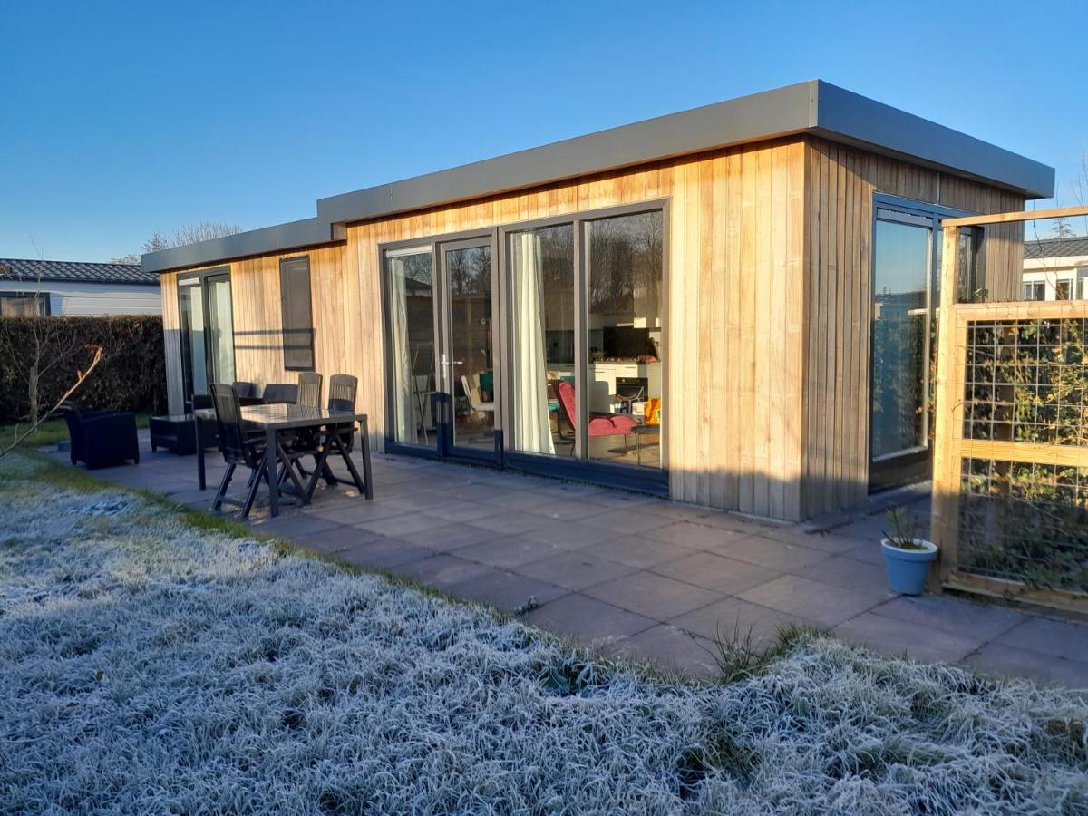 Luxe 5 Persoons Bungalow Op Rustig Vakantiepark Nabij Leeuwarden Dronrijp 외부 사진