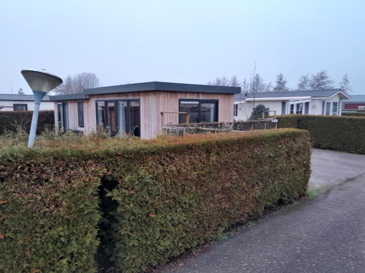 Luxe 5 Persoons Bungalow Op Rustig Vakantiepark Nabij Leeuwarden Dronrijp 외부 사진