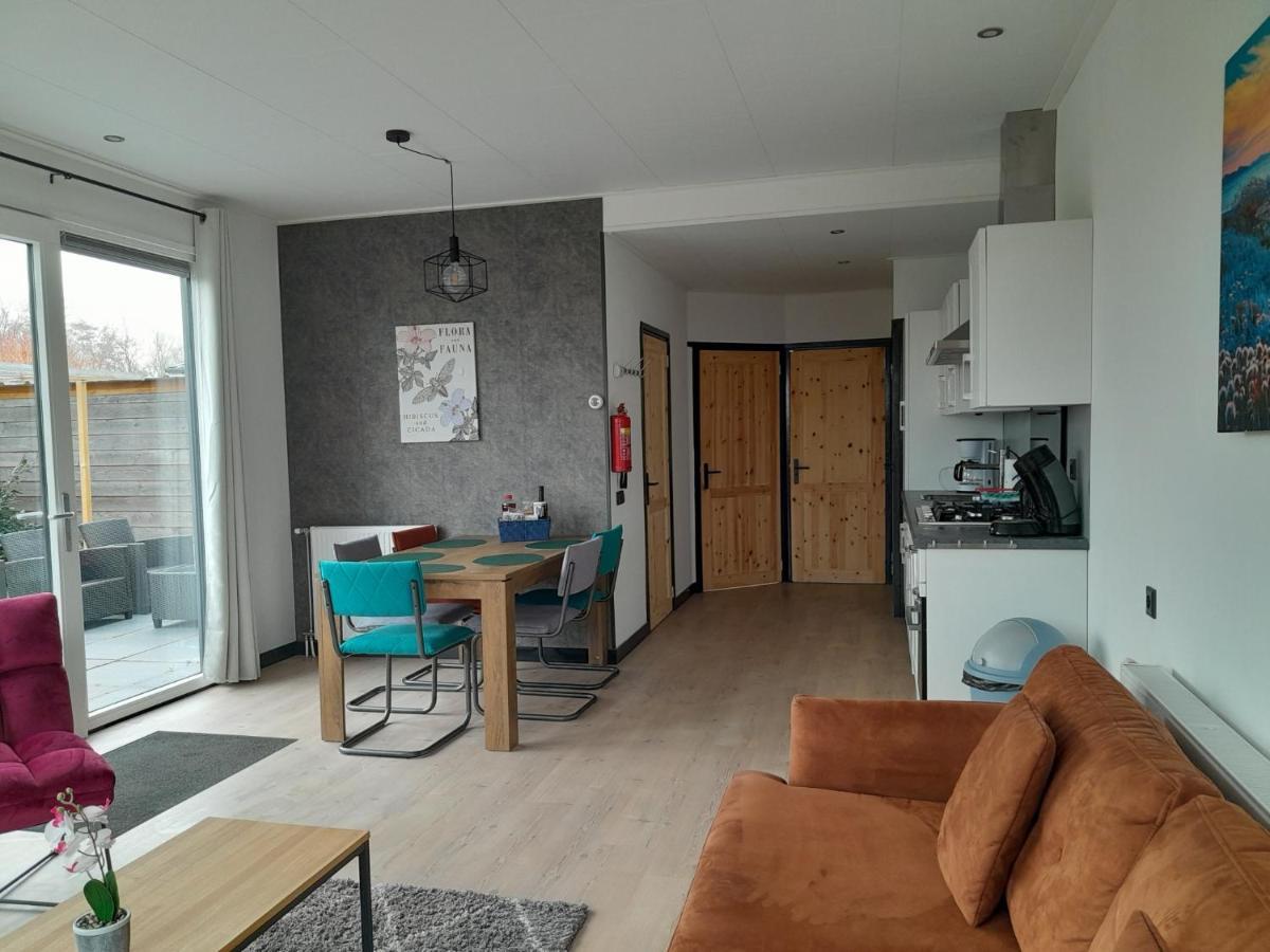 Luxe 5 Persoons Bungalow Op Rustig Vakantiepark Nabij Leeuwarden Dronrijp 외부 사진