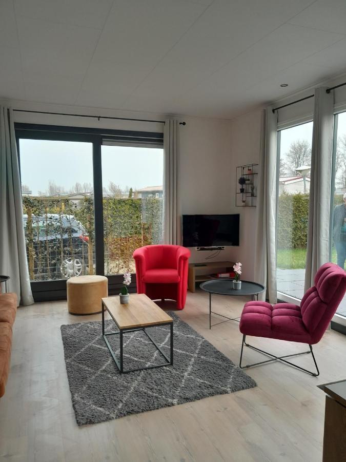 Luxe 5 Persoons Bungalow Op Rustig Vakantiepark Nabij Leeuwarden Dronrijp 외부 사진