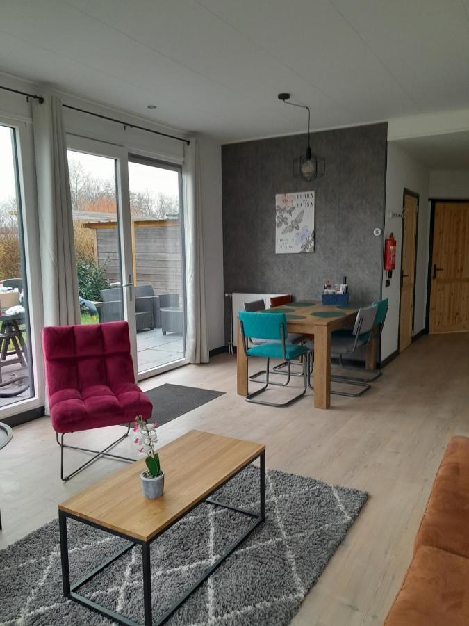 Luxe 5 Persoons Bungalow Op Rustig Vakantiepark Nabij Leeuwarden Dronrijp 외부 사진