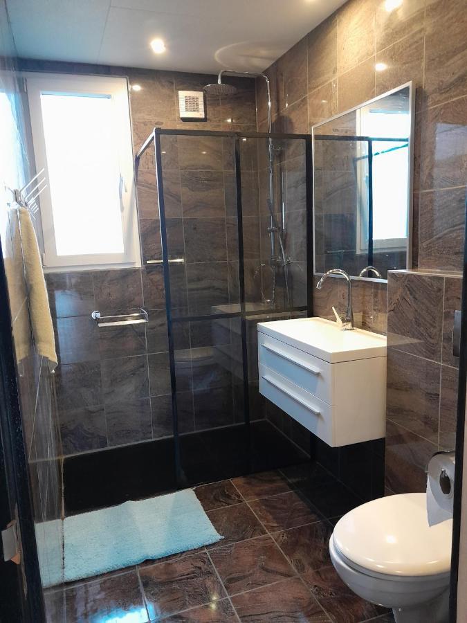 Luxe 5 Persoons Bungalow Op Rustig Vakantiepark Nabij Leeuwarden Dronrijp 외부 사진