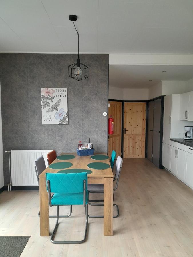 Luxe 5 Persoons Bungalow Op Rustig Vakantiepark Nabij Leeuwarden Dronrijp 외부 사진